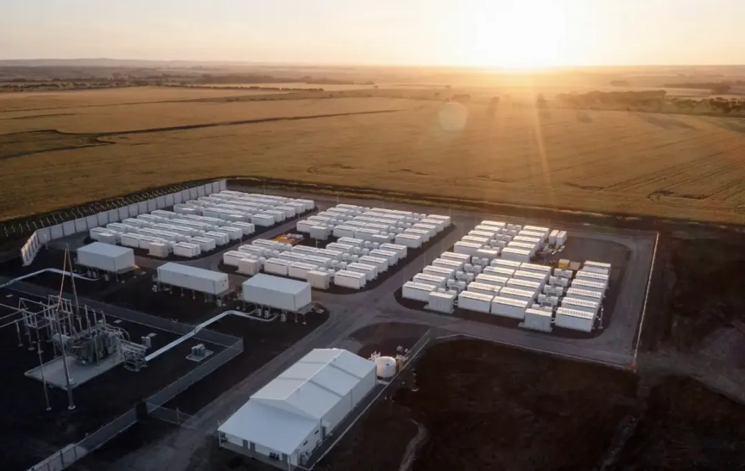 特斯拉十周年：上海储能超等工厂开工，妄想年产1万台商用储能电池